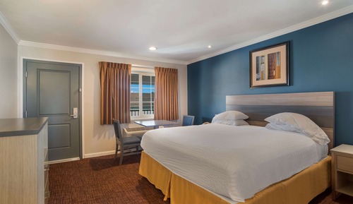 Standard Room, 1 King Bed, Non Smoking, Refrigerator & Microwave