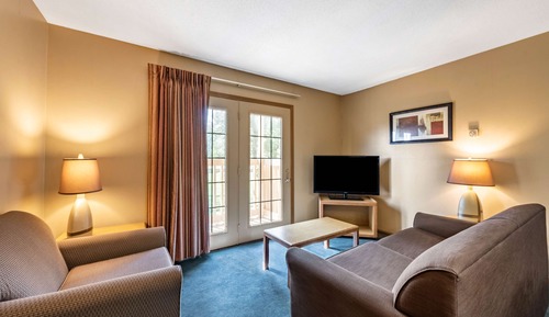 Suite, 1 King Bed, Smoking