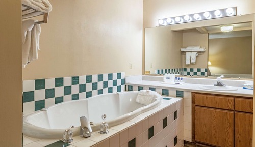 Suite, 1 King Bed, Non Smoking, Jetted Tub