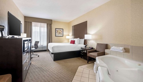 1 King Bed, Non Smoking, Jetted Tub