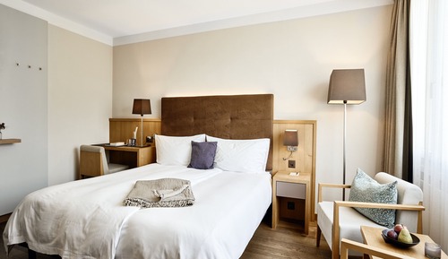 Double Room (medium)