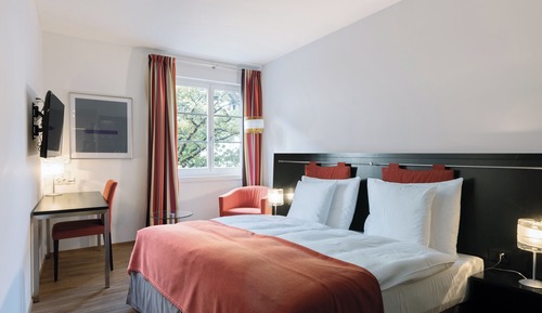Economy Room, 1 Queen Bed