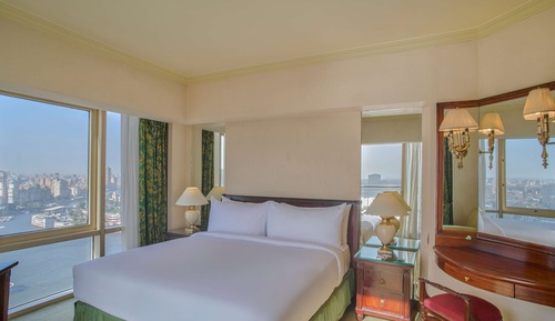 Suite, 1 Bedroom, Corner (1 King Bed, Nile View)