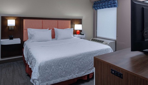 Suite, 1 King Bed, Accessible, Non Smoking (Bathtub)