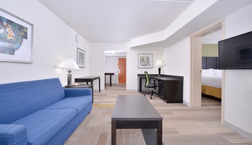 Suite, 1 King Bed with Sofa bed, Accessible (Comm, Mobil, Accessible Tub)