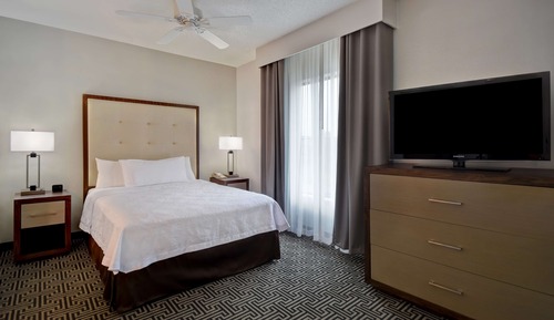 Suite, 1 King Bed, Accessible (Hearing)