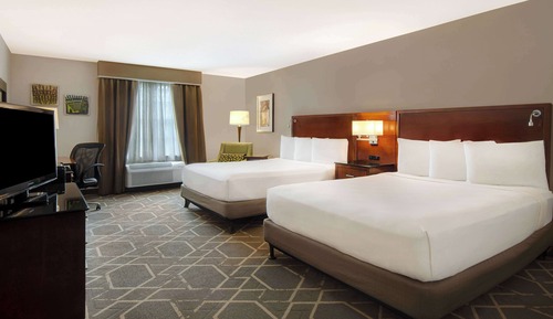 Deluxe Room, 2 Queen Beds, Non Smoking, Golf View