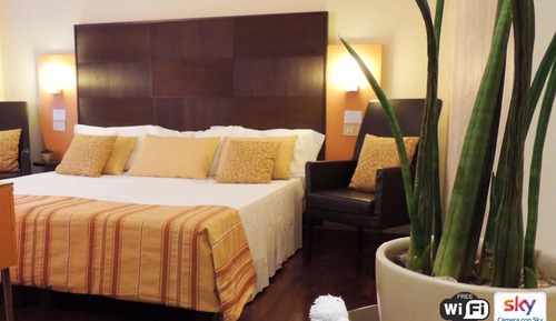 Suite, Connecting Rooms