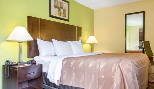 1 King Bed, Efficiency, Nonsmoking