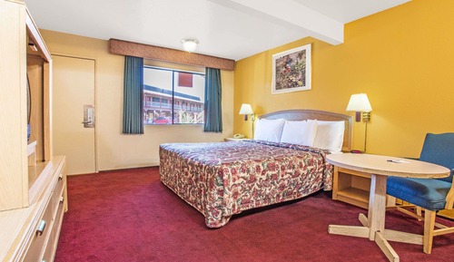 Standard Room, 1 Queen Bed, Smoking