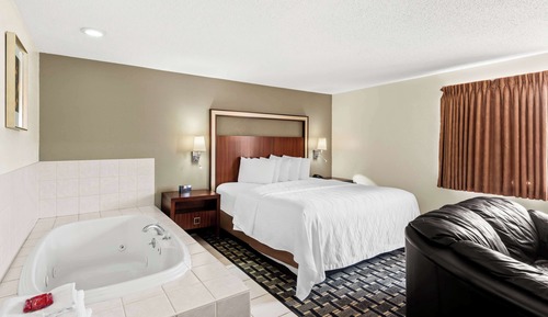 Suite, 1 King Bed with Sofa bed, Non Smoking, Jetted Tub (with Sofabed)