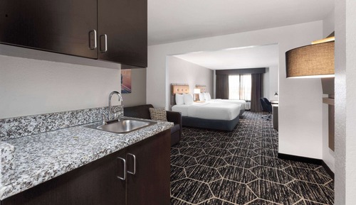Suite, 2 Queen Beds, Non Smoking