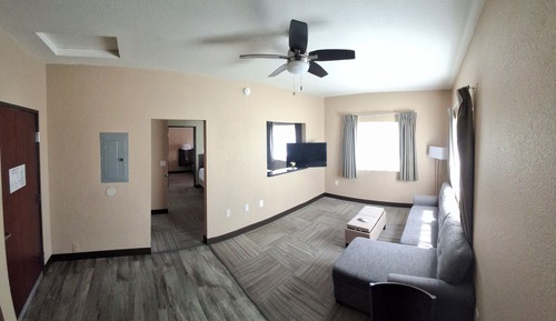 Deluxe Queen Suite