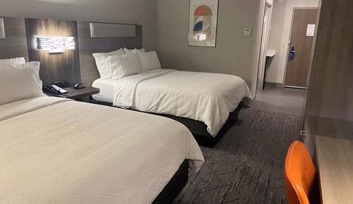 Standard Room, 2 Queen Beds (Bath Shower Combination)