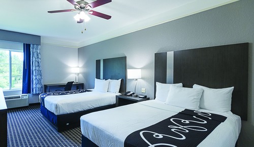 Room, 2 Queen Beds, Accessible, Non Smoking (Hear/Mobil Roll-In Shower, Forest Vw)