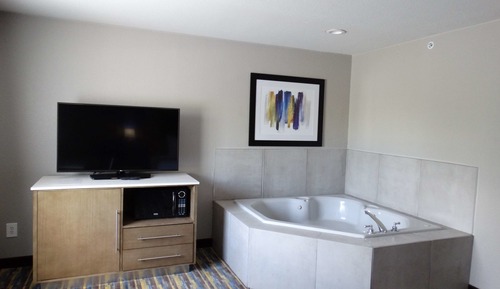 Standard Room, 1 King Bed, Accessible, Jetted Tub