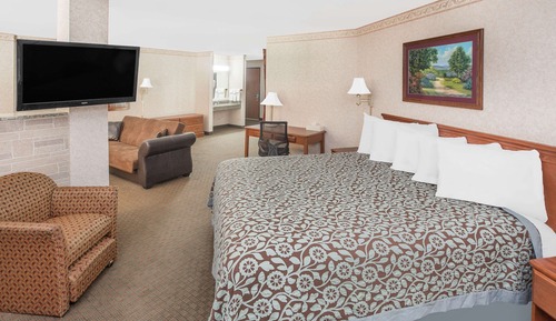 Suite, 1 King Bed, Balcony