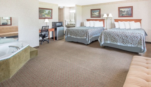 Deluxe Studio Suite, 1 Queen Bed, Non Smoking, Hot Tub