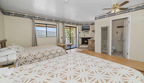 Standard Room, 2 Queen Beds, Balcony, Lake View