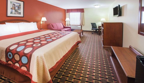 Deluxe Studio Suite, 1 King Bed, Smoking