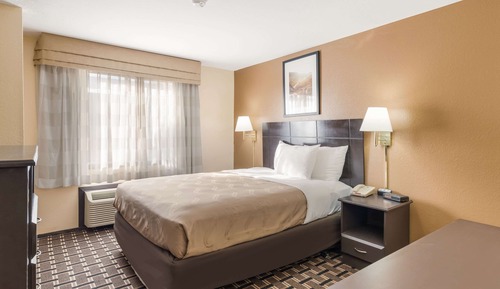 Standard Room, 1 Queen Bed