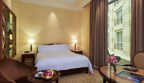 Straits Club Courtyard Room
