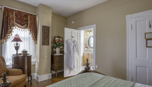 Deluxe Room, 1 Queen Bed, City View (Serenity)