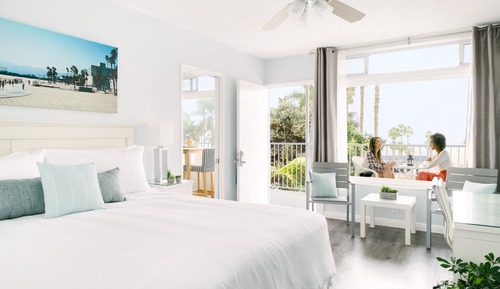 Ocean view king bed and kitchen
