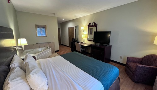 Room, 1 King Bed, Non Smoking (Jetted Tub)