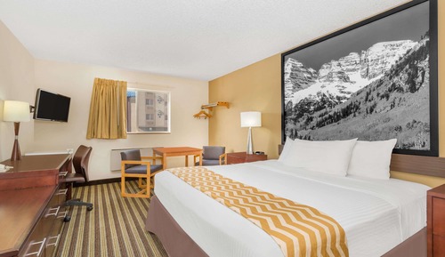 Room, 1 King Bed, Non Smoking