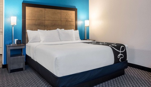 Room, 1 King Bed, Accessible, Non Smoking (Mobility,Hearing Impaired)
