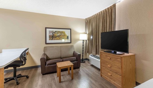Deluxe Studio, 1 Queen Bed with Sofa bed, Non Smoking