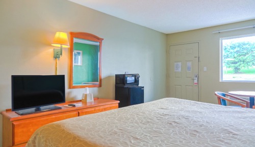 Room, 1 King Bed, Smoking