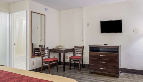 Room, 1 King Bed, Non Smoking, Ground Floor