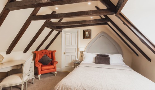 Courtyard Classic Room