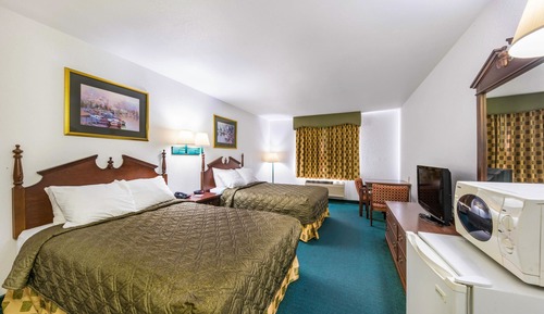 Standard Room, 2 Queen Beds, Non Smoking