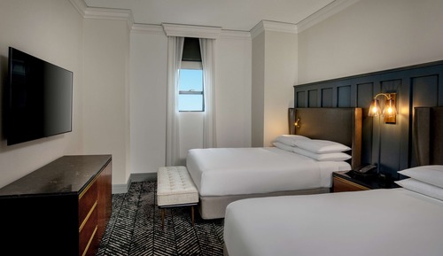 Suite, Multiple Beds (2 Queen Beds and 1 Sofa Bed)