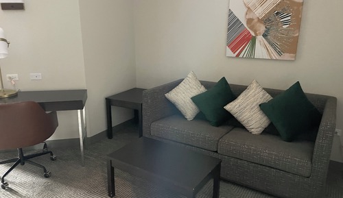 Suite, 1 King Bed, Roll-in Shower (Communications)
