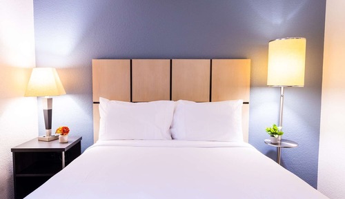 Studio Suite, 1 King Bed, Accessible, Non Smoking