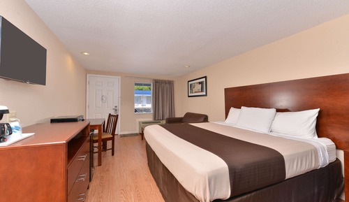 Room, 1 King Bed, Smoking, Jetted Tub