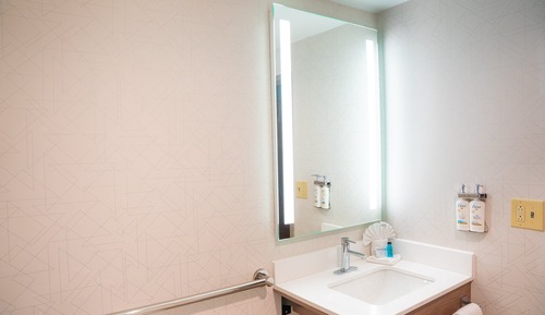 Standard Room, 1 King Bed, Accessible (Mobility)