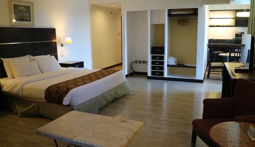 Suite, 1 King Bed, Non Smoking
