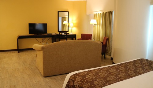 Suite, 1 King Bed, Non Smoking