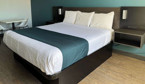Deluxe Room, 1 King Bed, Non Smoking
