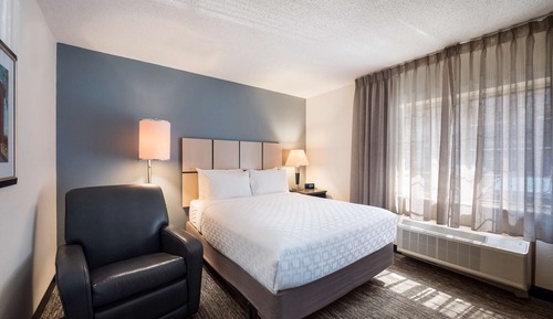 Suite, 1 Queen Bed with Sofa bed, Accessible (Mobility Roll in Shower One Bedroom)