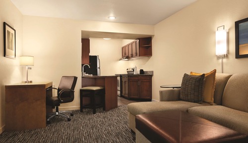 Room, 1 Bedroom, Pool View (1 King Bed)