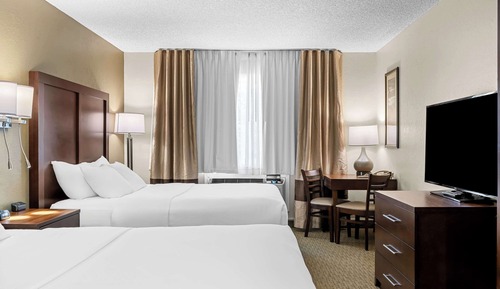 Room, 2 Queen Beds, Non Smoking, Ground Floor