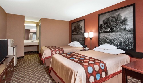 Standard Room, 2 Queen Beds, Refrigerator