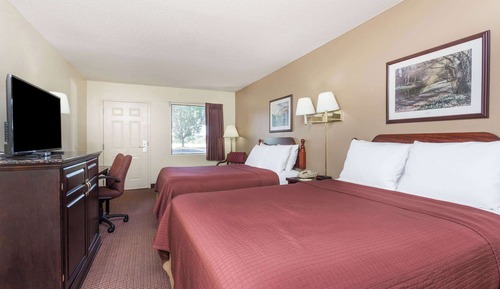Deluxe Room, 2 Queen Beds, Non Smoking (Pet Friendly)