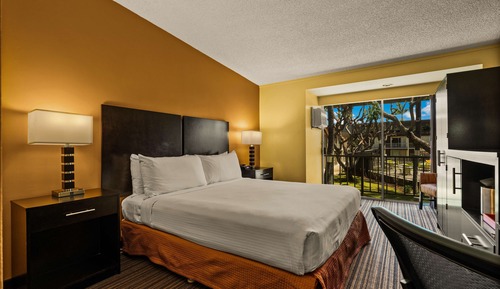 Standard Room, 1 King Bed, Non Smoking, Courtyard View (Stair Access Only)